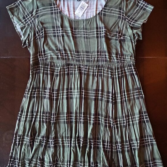 TORRID 4X NWT Green Plaid Challis Dress - Picture 1 of 5